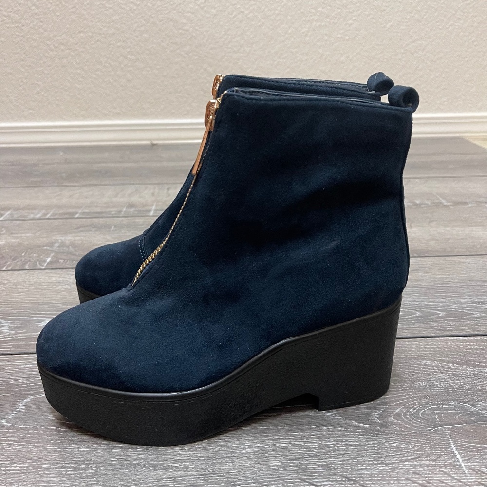 Beston Porgy Navy Blue and Black Platform Zip Front Boot Women's Size 9